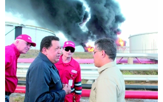 委内瑞拉法尔孔州炼油厂发生大规模爆炸引发火灾致至120多人死亡